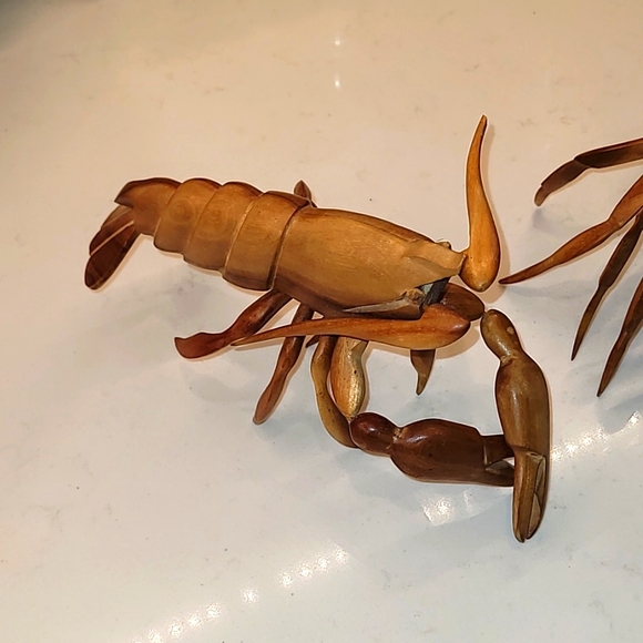 Hand carved wooden crab 🦀 and lobster 🦞. Hand made in the Bahamas - Picture 3 of 11